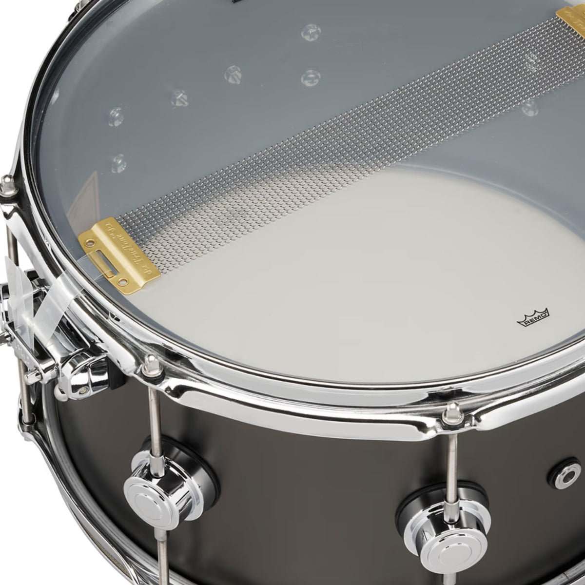 DW Drums Collector's Series Caja 13×7″ Satin Black Over Brass